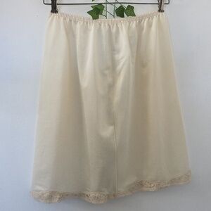 Vintage Vanity Fair Ivory Half Slip Lace Hem Trim
